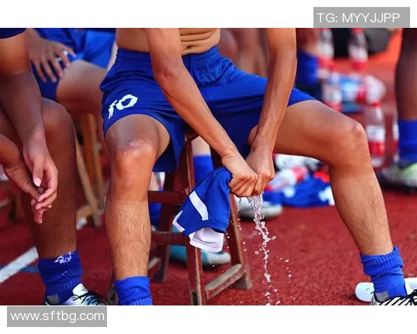 真实记录足球明星赛场出汗瞬间的动人照片分享