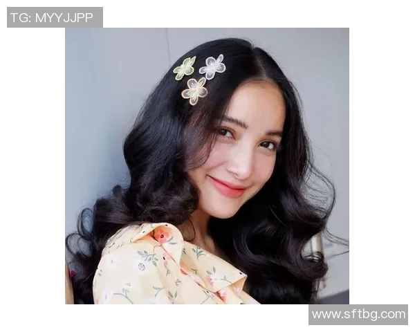 泰国最矮足球明星女友的甜蜜生活与成长故事揭秘 泰国最矮足球明星女友的甜蜜生活与成长故事揭秘