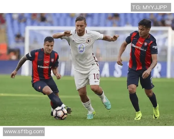 维多利亚足球明星的传奇之路与辉煌成就全景回顾